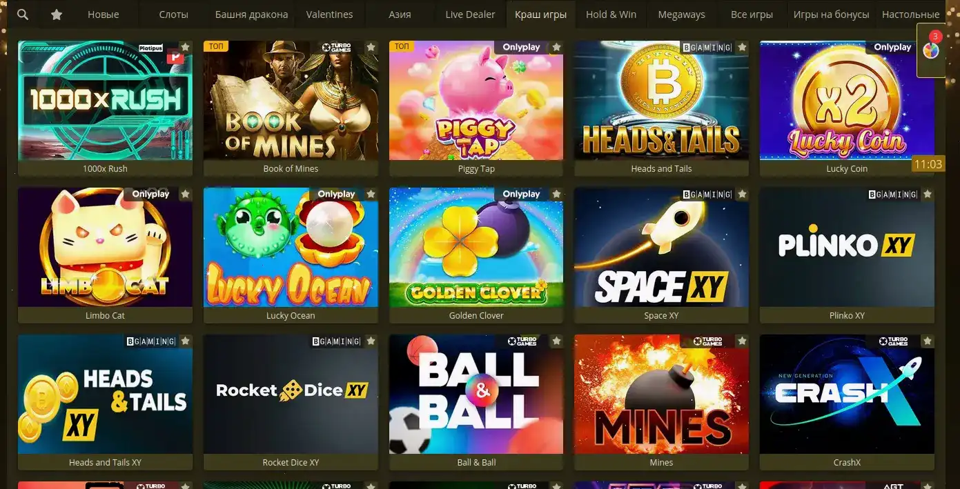 руки игрока с картами и стеком фишек flagman club